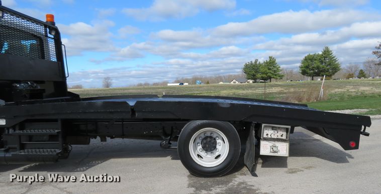 image for item HV9704 2005 International 4300  flatbed transport truck