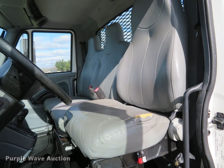 image for item HV9704 2005 International 4300  flatbed transport truck