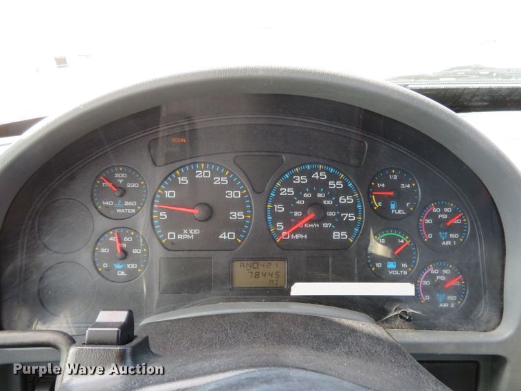 image for item HV9704 2005 International 4300  flatbed transport truck