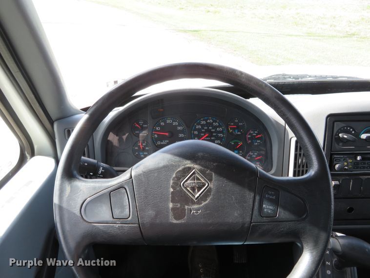 image for item HV9704 2005 International 4300  flatbed transport truck