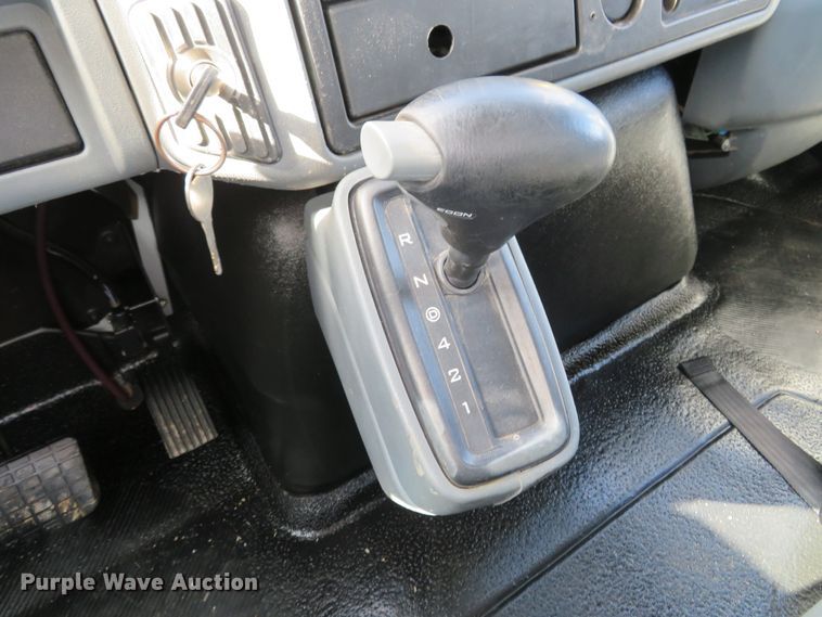 image for item HV9704 2005 International 4300  flatbed transport truck