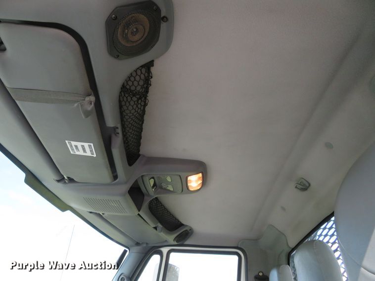 image for item HV9704 2005 International 4300  flatbed transport truck