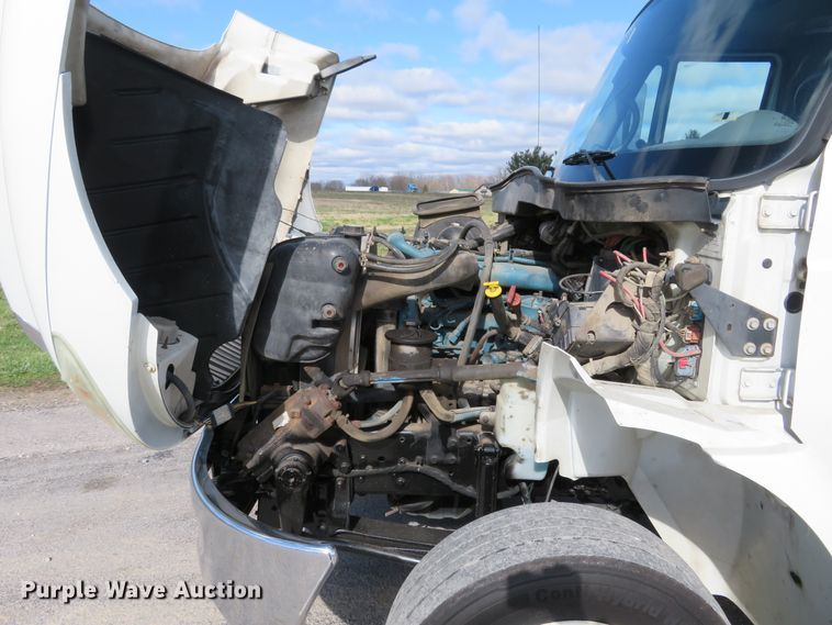 image for item HV9704 2005 International 4300  flatbed transport truck