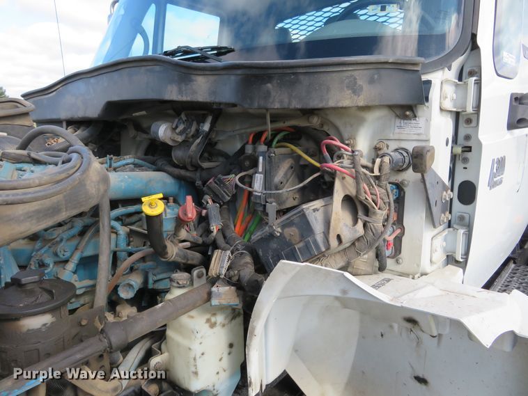 image for item HV9704 2005 International 4300  flatbed transport truck