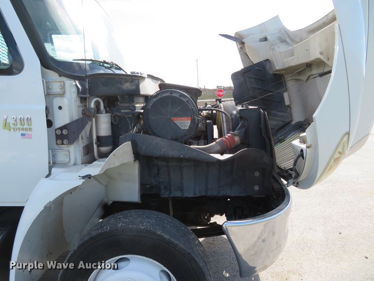 image for item HV9704 2005 International 4300  flatbed transport truck