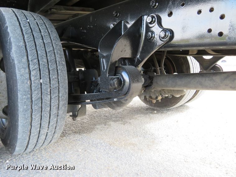 image for item HV9704 2005 International 4300  flatbed transport truck