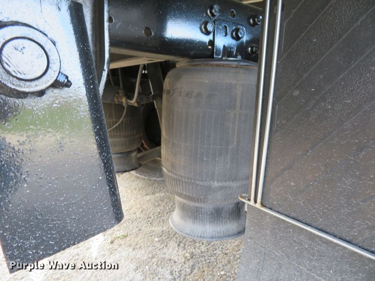 image for item HV9704 2005 International 4300  flatbed transport truck