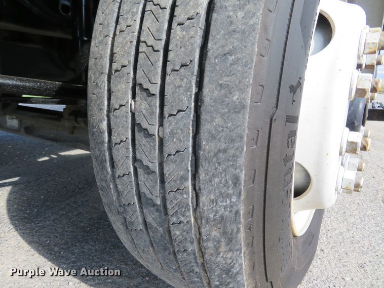 image for item HV9704 2005 International 4300  flatbed transport truck