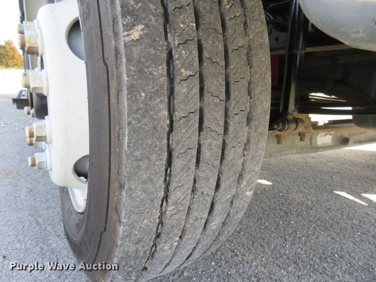 image for item HV9704 2005 International 4300  flatbed transport truck