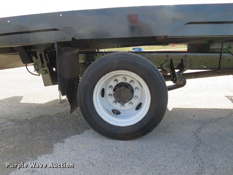 image for item HV9704 2005 International 4300  flatbed transport truck