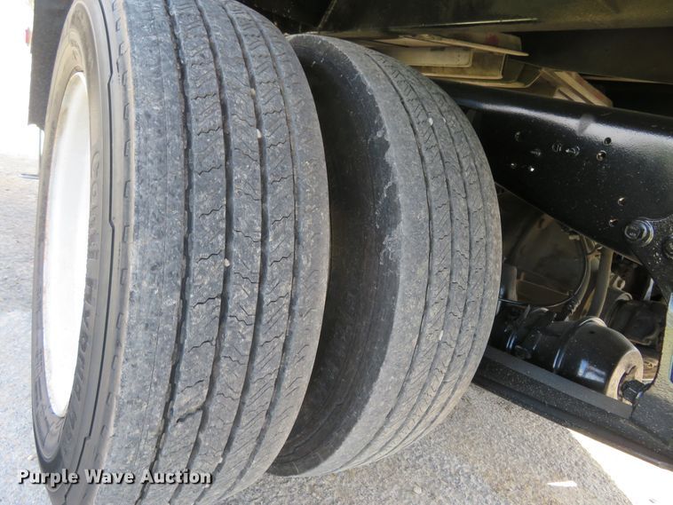 image for item HV9704 2005 International 4300  flatbed transport truck