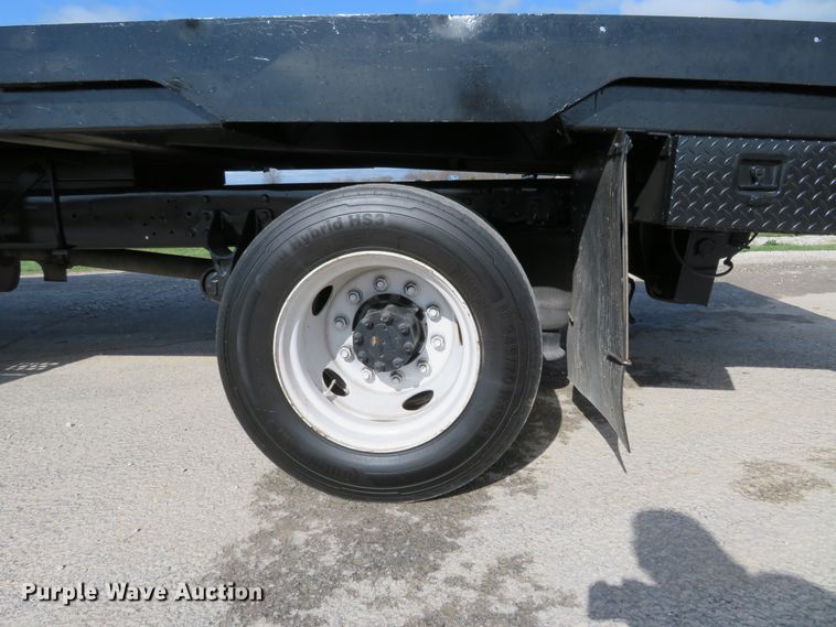 image for item HV9704 2005 International 4300  flatbed transport truck