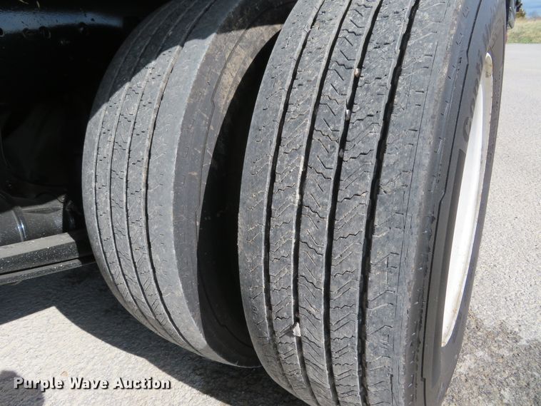 image for item HV9704 2005 International 4300  flatbed transport truck