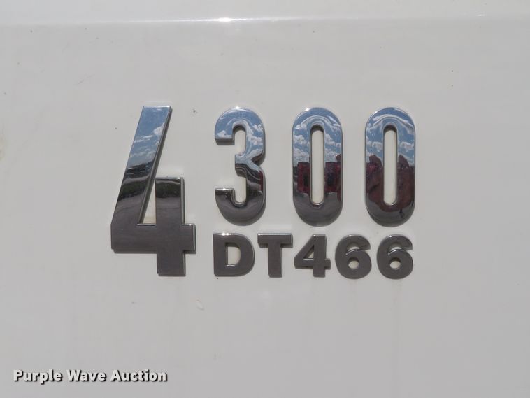 image for item HV9704 2005 International 4300  flatbed transport truck