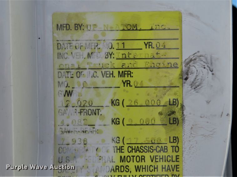 image for item HV9704 2005 International 4300  flatbed transport truck