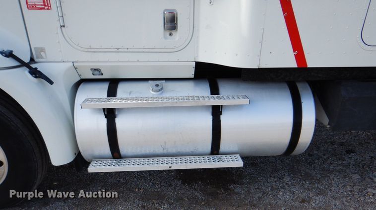 image for item HX9191 2007 International 9400i  semi truck