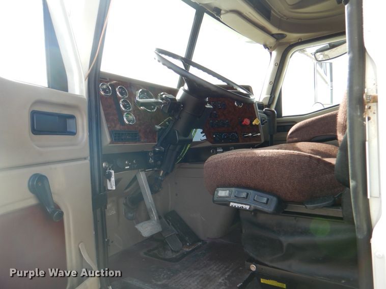 image for item HX9191 2007 International 9400i  semi truck