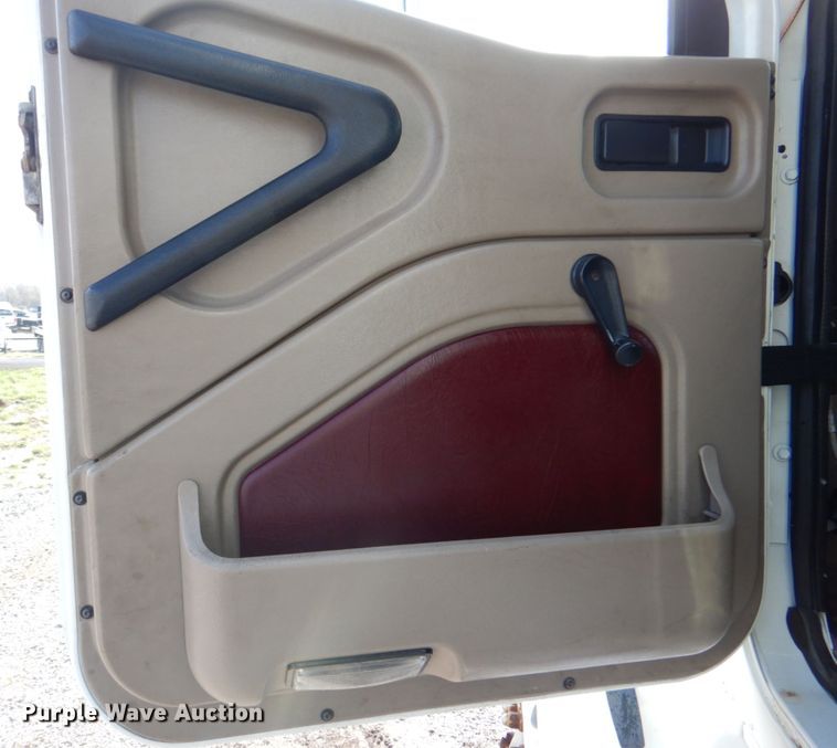 image for item HX9191 2007 International 9400i  semi truck