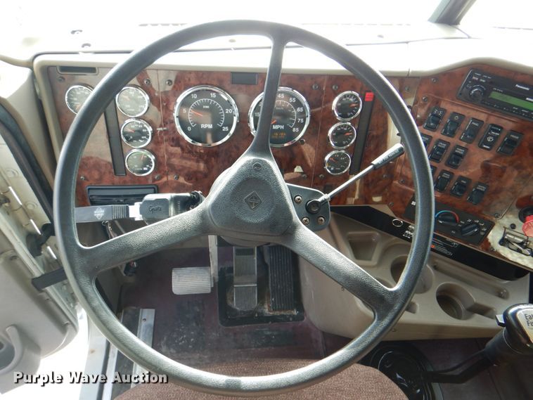 image for item HX9191 2007 International 9400i  semi truck