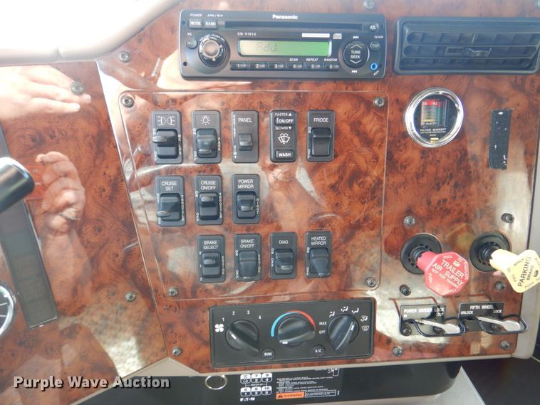 image for item HX9191 2007 International 9400i  semi truck