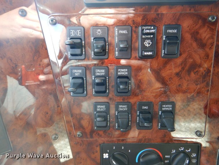 image for item HX9191 2007 International 9400i  semi truck