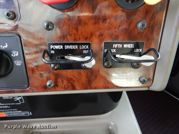 image for item HX9191 2007 International 9400i  semi truck