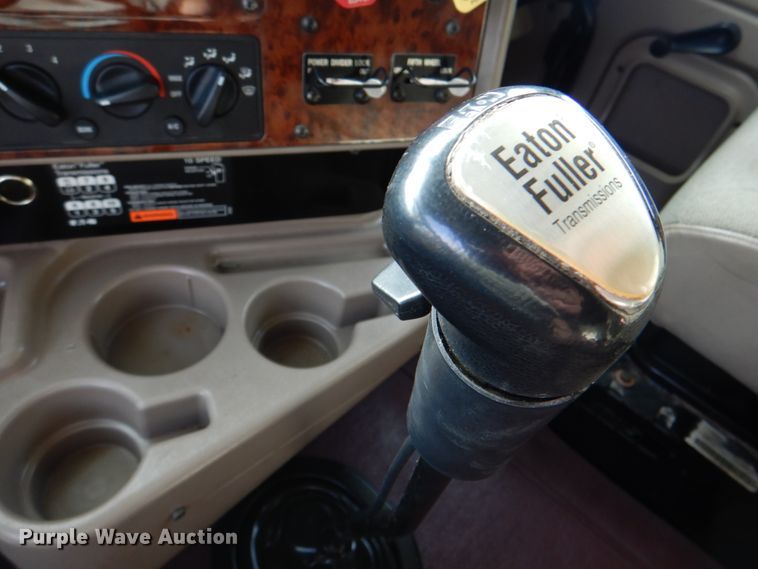 image for item HX9191 2007 International 9400i  semi truck