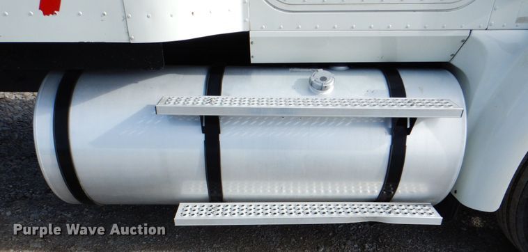 image for item HX9191 2007 International 9400i  semi truck