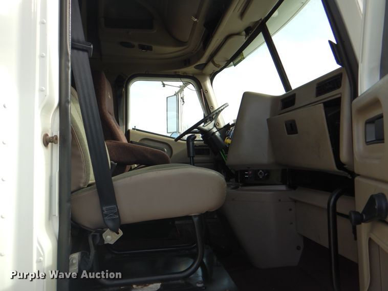 image for item HX9191 2007 International 9400i  semi truck