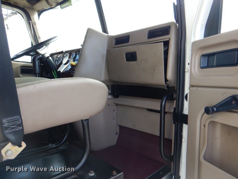 image for item HX9191 2007 International 9400i  semi truck