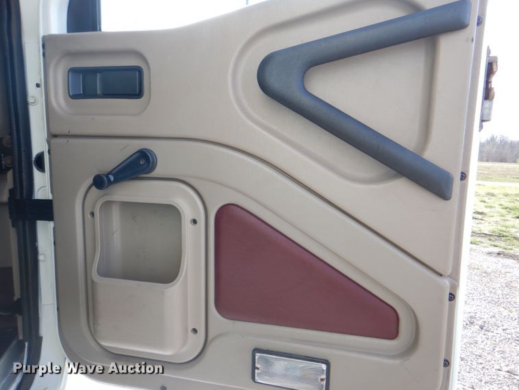 image for item HX9191 2007 International 9400i  semi truck