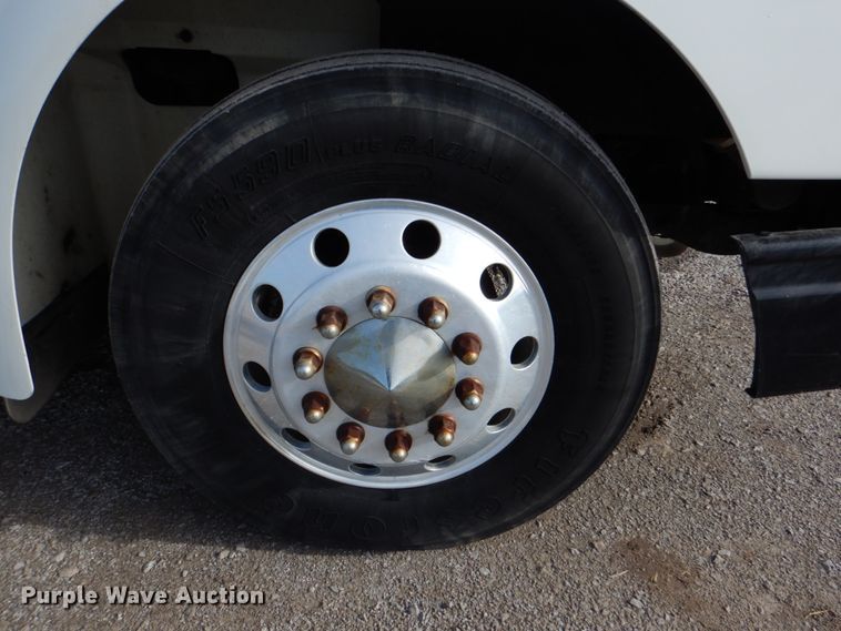 image for item HX9191 2007 International 9400i  semi truck