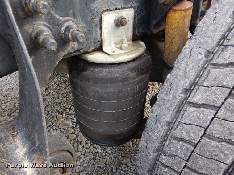 image for item HX9191 2007 International 9400i  semi truck