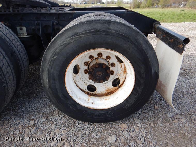 image for item HX9191 2007 International 9400i  semi truck