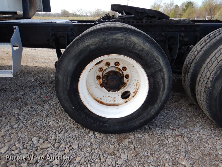 image for item HX9191 2007 International 9400i  semi truck