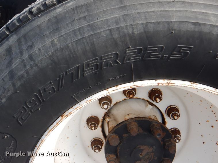 image for item HX9191 2007 International 9400i  semi truck