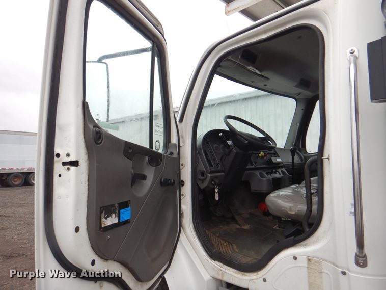 image for item II9812 2007 Freightliner Business Class M2  refrigerated truck