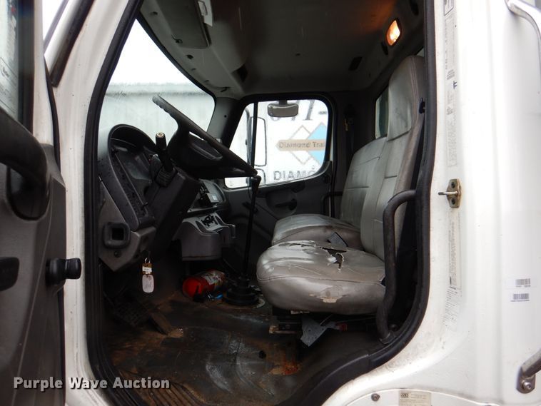 image for item II9812 2007 Freightliner Business Class M2  refrigerated truck