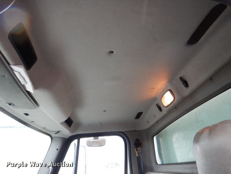 image for item II9812 2007 Freightliner Business Class M2  refrigerated truck