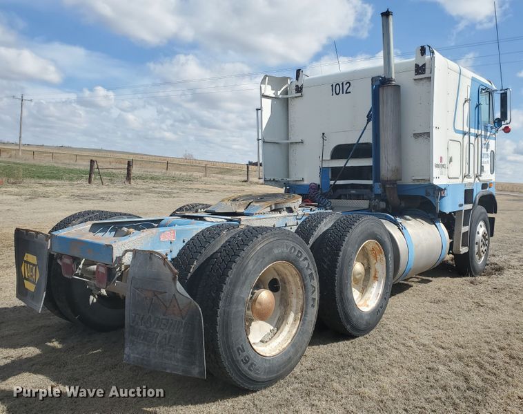 image for item IL9019 1986 Freightliner FLT-64T  semi truck