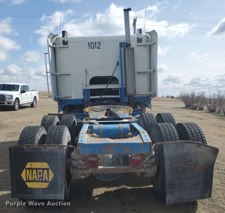 image for item IL9019 1986 Freightliner FLT-64T  semi truck