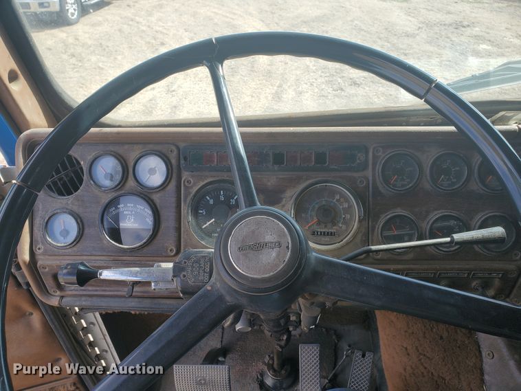 image for item IL9019 1986 Freightliner FLT-64T  semi truck