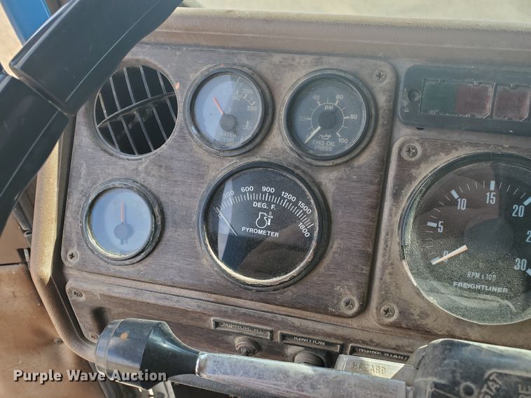 image for item IL9019 1986 Freightliner FLT-64T  semi truck