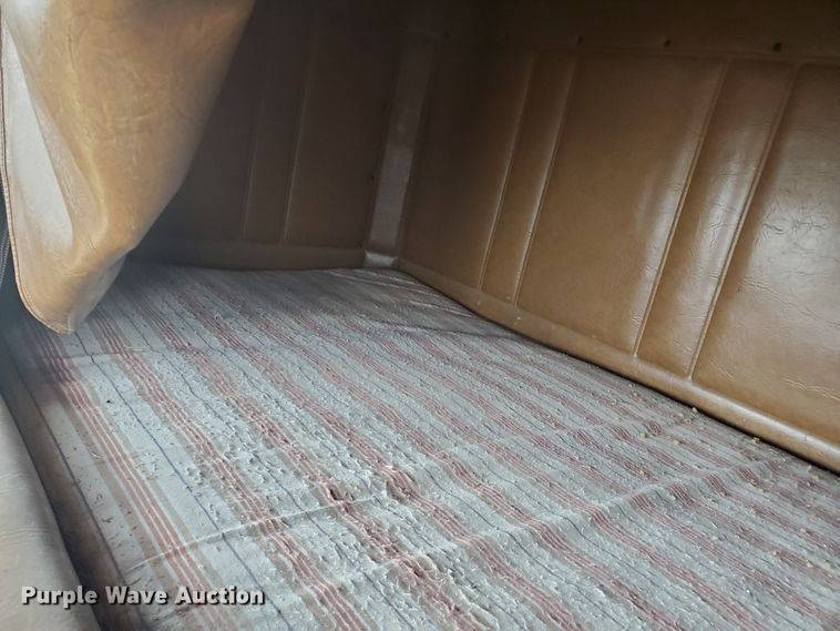 image for item IL9019 1986 Freightliner FLT-64T  semi truck