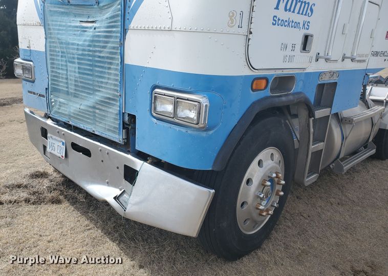 image for item IL9019 1986 Freightliner FLT-64T  semi truck