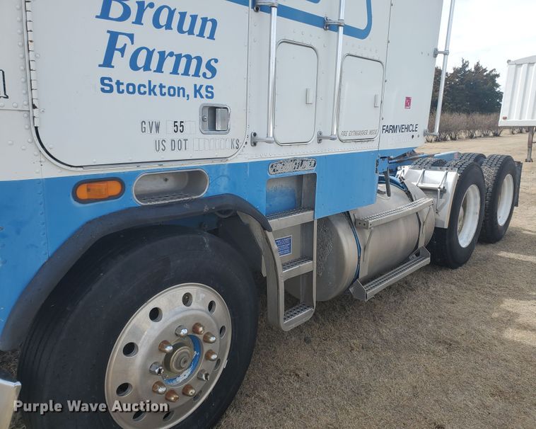 image for item IL9019 1986 Freightliner FLT-64T  semi truck