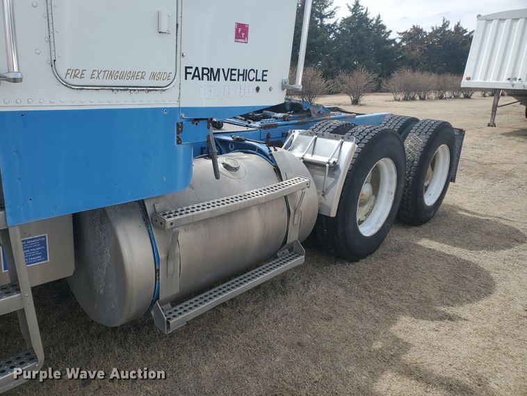 image for item IL9019 1986 Freightliner FLT-64T  semi truck