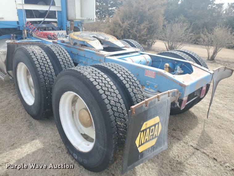 image for item IL9019 1986 Freightliner FLT-64T  semi truck