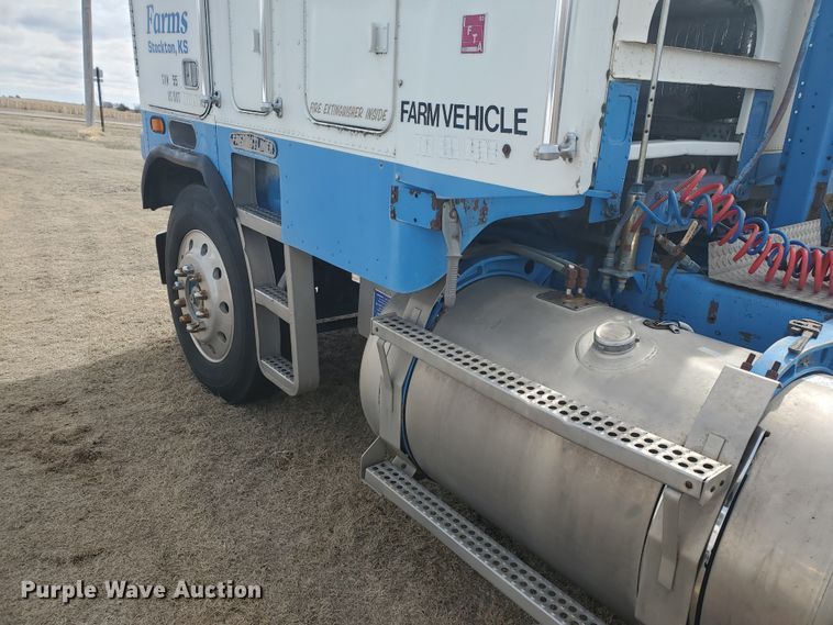 image for item IL9019 1986 Freightliner FLT-64T  semi truck