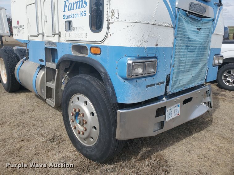 image for item IL9019 1986 Freightliner FLT-64T  semi truck